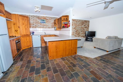 Whitesands Road, Unit 2/12 - Hervey Bay Accommodation 3
