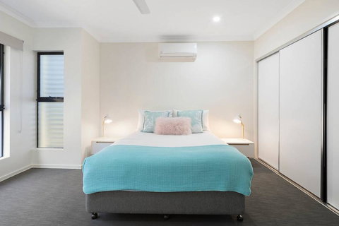 WHITSUNDAY Brand New Townhouse Close To Boardwalk - Tourism Hervey Bay 2