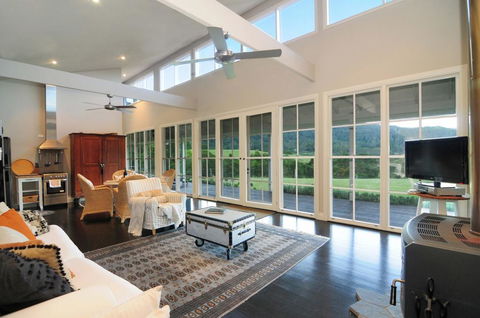 Willabrook Retreat - Mojo Cottage - Romantic Escape! - Tourism Hervey Bay 2