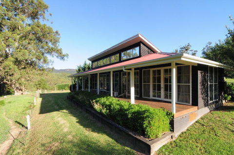 Willabrook Retreat - Rest Cottage - Spoil Yourself! - Tourism Hervey Bay 0