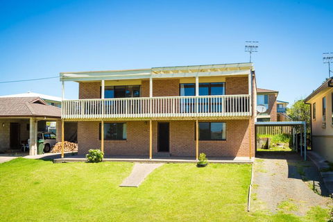 Williams Wonder - Large Beach House - Tourism Hervey Bay 0