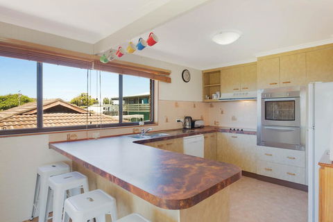 Williams Wonder - Large Beach House - Tourism Hervey Bay 2