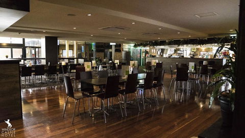 Windsor Castle Hotel - Tourism Hervey Bay 0