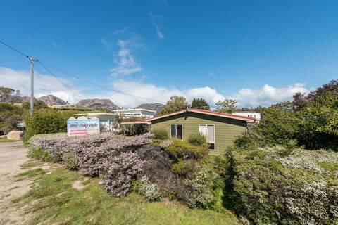 Wineglass - Hervey Bay Accommodation 0