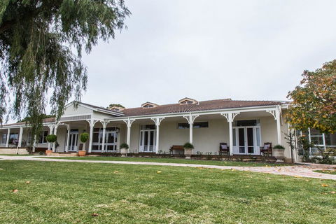 Winniston Lodge Luxury Accommodation - Tourism Hervey Bay 0