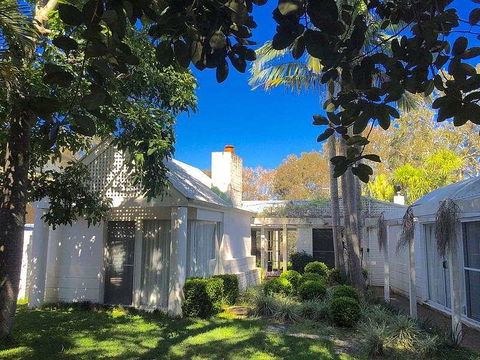 Wisteria Cottage On The Lagoon/Beach - Tourism Hervey Bay 0