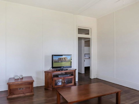 Yamba Pilot Cottage 1 - Pets Welcome - Close To Beach - Hervey Bay Accommodation 1