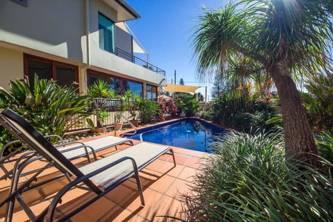 Yamba Beach Motel - Hervey Bay Accommodation 1