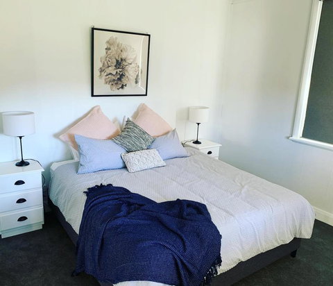 Yellow Door House Adelong - Hervey Bay Accommodation 2