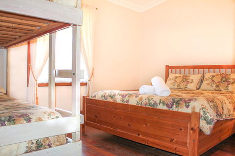 York Cottages And Burnley House - Tourism Hervey Bay 2