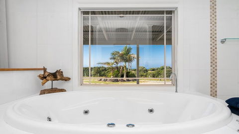Your Luxury Escape - Byron Sunset Breeze - Hervey Bay Accommodation 0