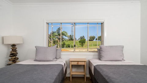 Your Luxury Escape - Byron Sunset Breeze - Hervey Bay Accommodation 2