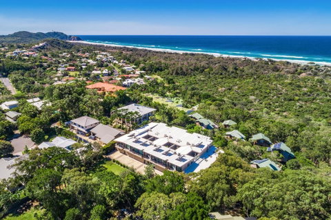 Your Luxury Escape - Vue From Here - Hervey Bay Accommodation 3