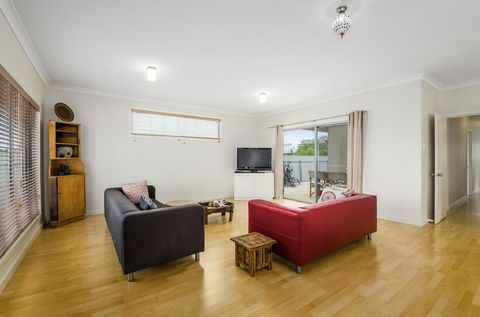 Zaahira House - Hervey Bay Accommodation 2