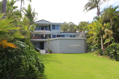 Zaffiro Beach House - Hervey Bay Accommodation 0
