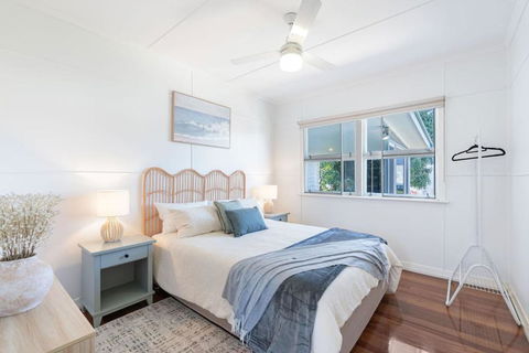 \'Highview\' Queensland Coastal Charm Steps From Beach - Hervey Bay Accommodation 2