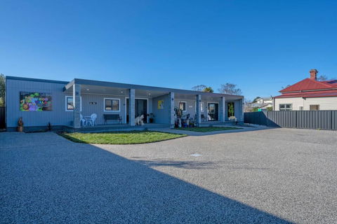 Zoo Villas : Villa Zebra - Central Wynyard - Hervey Bay Accommodation 2