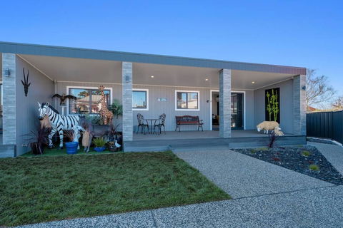 Zoo Villas: Villa Giraffe - Central Wynyard - Hervey Bay Accommodation 2