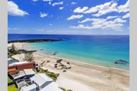 Zoo Villas: Villa Giraffe - Central Wynyard - Hervey Bay Accommodation 0