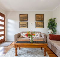 Spacious Bungalow5min walk to station5min to Box HillWiFiParking - Hervey Bay Accommodation