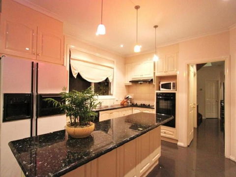 Abbotsford Private Rooms & Pods - 15 Charles Homestay - Tourism Hervey Bay 3