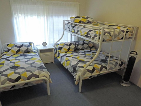 Adriana 3 Unit With A Backyard - Hervey Bay Accommodation 4