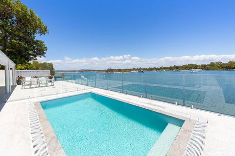 Affordable Riverfront, Pool, Private Pontoon - Tourism Hervey Bay 0