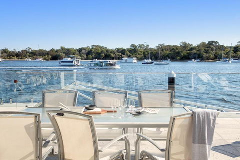 Affordable Riverfront, Pool, Private Pontoon - Tourism Hervey Bay 2