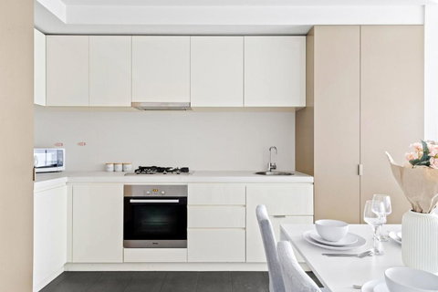 A 2BR Apt Near Melbourne Central Amazing Views - Tourism Hervey Bay 2