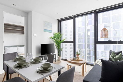 A 2BR Apt Near Melbourne Central & QV Market - Tourism Hervey Bay 0
