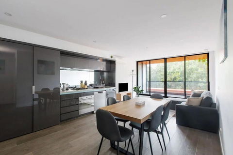 A 3BR Apt Next To Melbourne Zoo FREE Parking - Tourism Hervey Bay 0