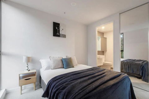 A 3BR Apt Next To Melbourne Zoo FREE Parking - Tourism Hervey Bay 1