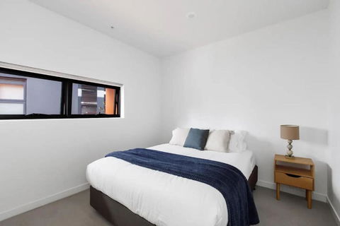 A 3BR Apt Next To Melbourne Zoo FREE Parking - Tourism Hervey Bay 4