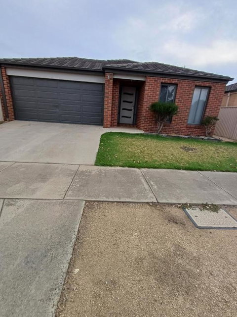A Beautiful And Spacious Home. - Tourism Hervey Bay 0