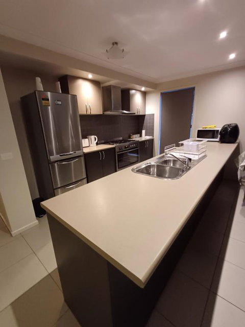 A Beautiful And Spacious Home. - Tourism Hervey Bay 3