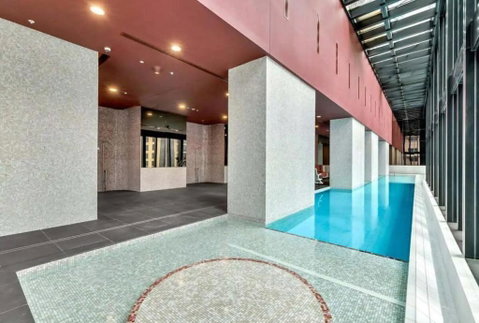 A Chic 2BR Apt Near Melbourne CBD W FREE Parking - Hervey Bay Accommodation 2