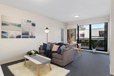 A Comfy & Cozy 2BR Apt Near Flemington Races - Tourism Hervey Bay 1