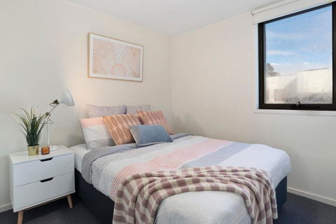 A Comfy & Cozy 2BR Apt Near Flemington Races - Tourism Hervey Bay 3