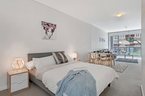 A Comfy & Modern Studio Near Darling Harbour - Tourism Hervey Bay 1
