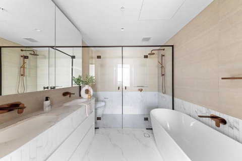 A Cozy 2BR Apt At Sapphire By The Gardens - Tourism Hervey Bay 2