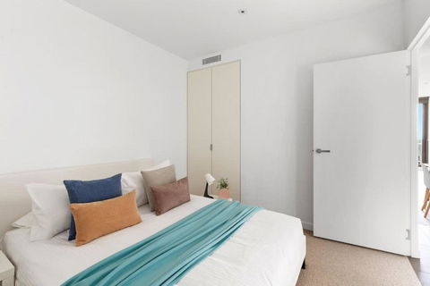 A Cozy 2BR Apt With Free WiFi In Prime Melbourne - Tourism Hervey Bay 1