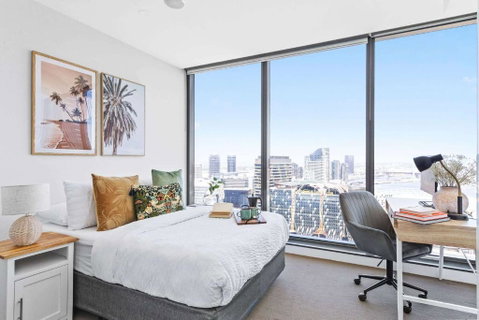 A Cozy 2BR Apt With Harbour Views And FREE Parking - Hervey Bay Accommodation 3