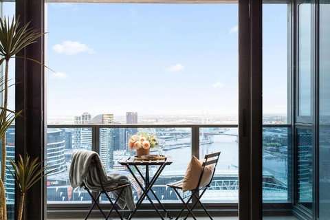 A Cozy 2BR Apt With Harbour Views FREE Parking - Tourism Hervey Bay 1