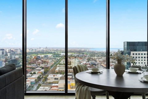 A Cozy 2BR Apt With Panoramic Views FREE Parking - Tourism Hervey Bay 0