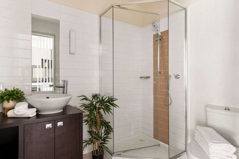 A Cozy & Modern Apt Near To Flemington Races - Hervey Bay Accommodation 4