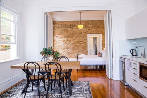 A Designer Apartment With Classic Heritage Details - Tourism Hervey Bay 0