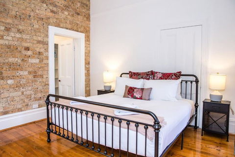 A Designer Apartment With Classic Heritage Details - Tourism Hervey Bay 3