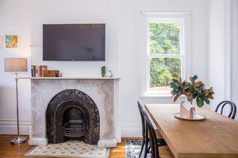 A Designer Apartment With Classic Heritage Details - Tourism Hervey Bay 2