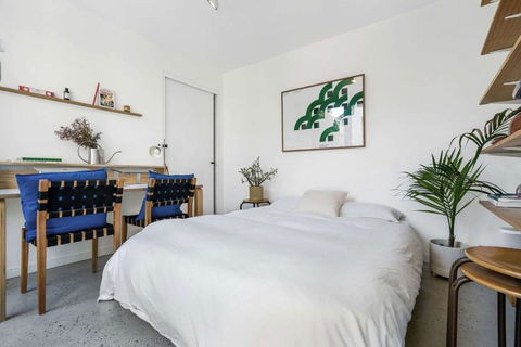 A Designer Terrace House By Edinburgh Gardens - Tourism Hervey Bay 4