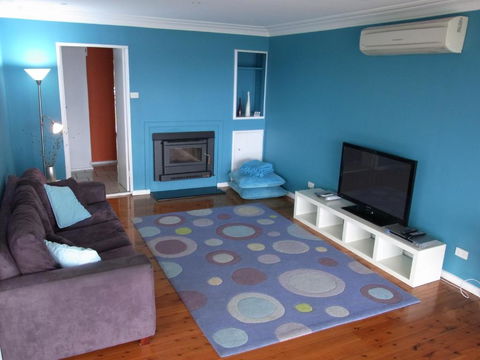 A LAKEHOUSE ESCAPE - A Waterfront Reserve On Shores Of Lake Macquarie - Tourism Hervey Bay 4